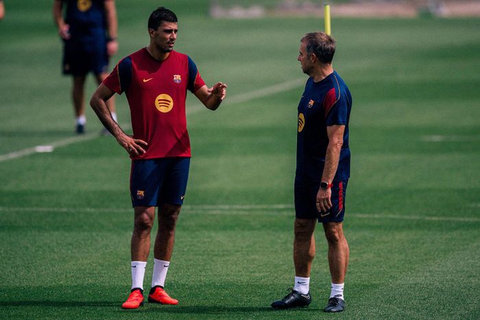 Hansi Flick xác nhận Rodri sẽ thi đấu. Ảnh: FCB