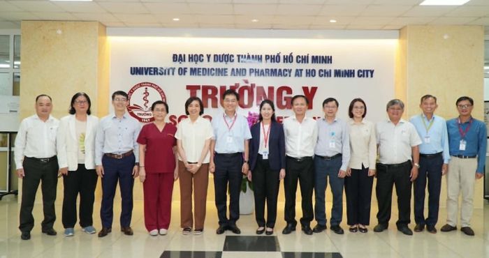 Những người góp công lớn trong Chương trình đổi mới đào tạo Y khoa. Ảnh: GS Trần Diệp Tuấn cung cấp