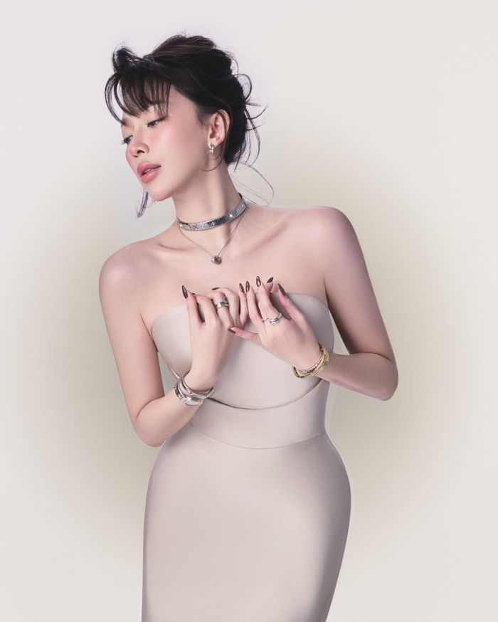 Ca sĩ Tóc Tiên ngày càng đẹp, táo bạo.