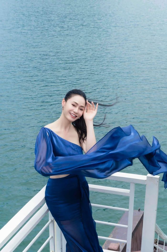 Diễn viên Quách Thu Phương tin rằng sự bình an quan trọng hơn những ganh đua, được mất.