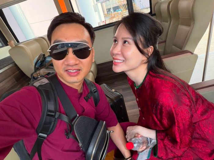 MC Thành Trung đưa vợ về quê nội. 