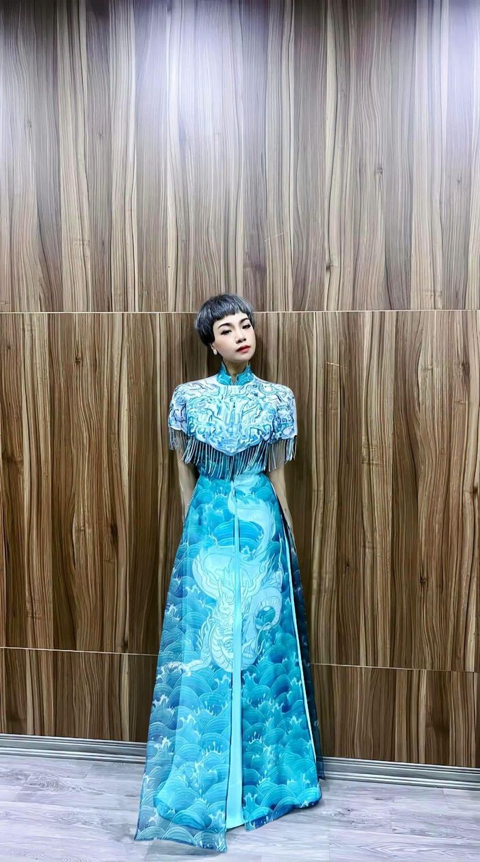 Ca sĩ Ngọc Khuê luôn đầy năng lượng trước mỗi đêm diễn.