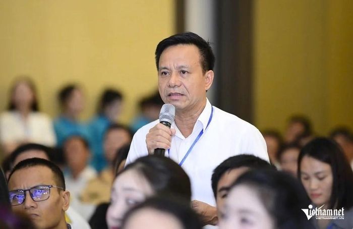 Ông Mai Văn Minh, Giám đốc Công ty CP Đầu tư xây dựng Thương mại Minh Hương nêu những khó khăn cần tỉnh tháo gỡ. Ảnh: Lê Dương