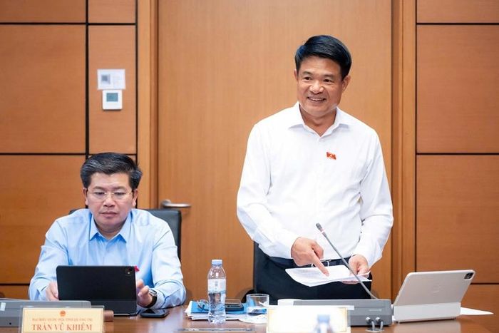  Đồng chí Nguyễn Huy Tiến, Ủy viên Trung ương Đảng, Bí thư Đảng ủy, Viện trưởng VKSND tối cao phát biểu thảo luận ở Tổ 13 (gồm Đoàn ĐBQH tỉnh Quảng Trị và tỉnh An Giang) tại Kỳ họp không thường lệ thứ Nhất, Quốc hội khóa XVI, tháng 8/2026. Ảnh: Vũ Hiếu.