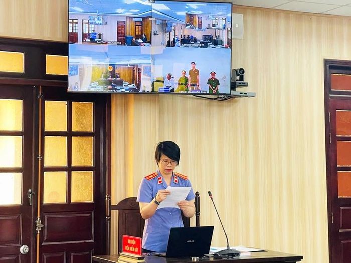 Đại diện Viện kiểm sát nêu quan điểm tại phiên tòa.