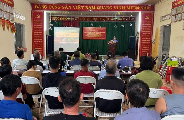  Đại diện VKSND khu vực 1 tuyên truyền pháp luật tại khối Đoàn Kết, phường Lương Văn Tri.