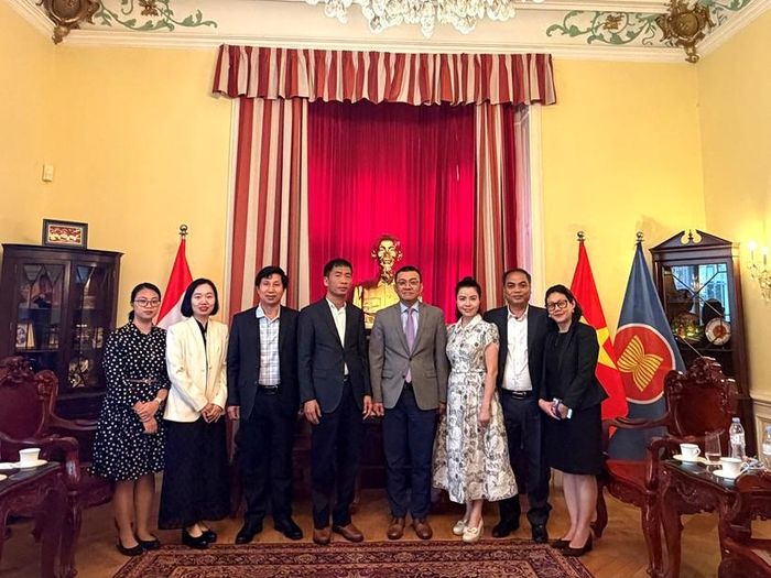   Đoàn đại biểu VKSND tối cao Việt Nam tại Đại sứ quán Việt Nam tại Áo.