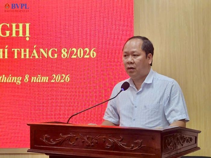 Ông Đinh Văn Khâm, Phó Giám đốc Sở Giáo dục và Đào tạo tỉnh Ninh Bình phát biểu tại giao ban báo chí tháng 8.
