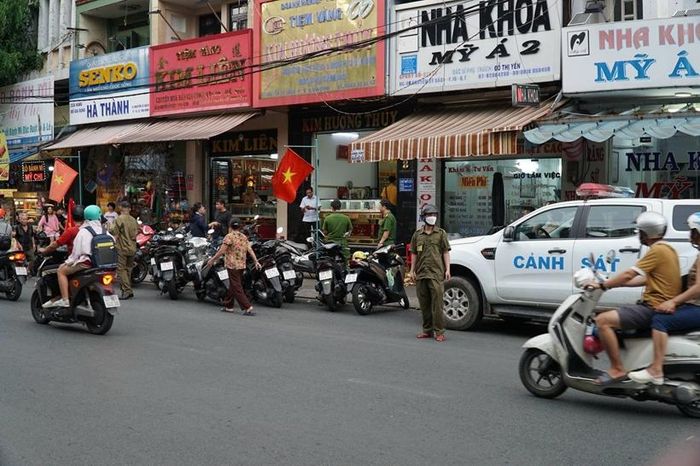 Hình ảnh hiện trường vụ cướp tiệm vàng.