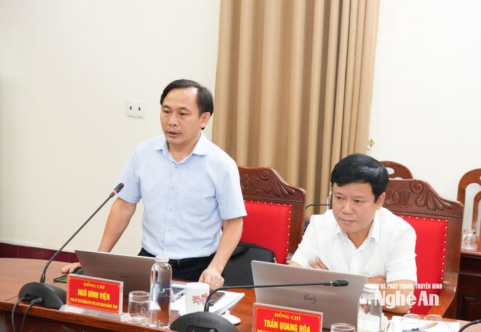 Phó Bí thư Chuyên trách Đảng ủy Các cơ quan Đảng tỉnh Ngô Đình Viện phát biểu tại hội nghị. Ảnh: TL