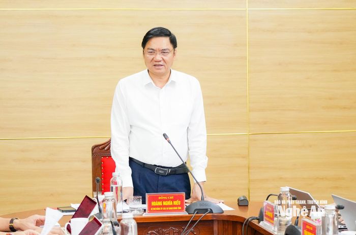 Đồng chí Hoàng Nghĩa Hiếu - Phó Bí thư Thường trực Tỉnh ủy, Chủ tịch HĐND tỉnh, Bí thư Đảng ủy Các cơ quan Đảng tỉnh kết luận phiên họp . Ảnh: T.L