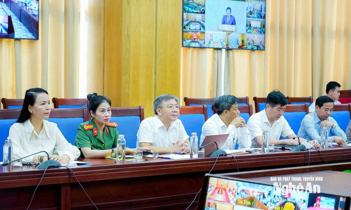 Các đại biểu dự hội nghị tại điểm cầu tỉnh Nghệ An. Ảnh: Phạm Bằng