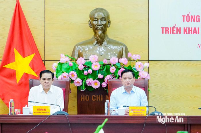 Các đồng chí: Nguyễn Khắc Thận - Ủy viên Trung ương Đảng, Bí thư Tỉnh ủy, Trưởng Đoàn ĐBQH tỉnh; Võ Trọng Hải - Phó Bí thư Tỉnh ủy, Chủ tịch UBND tỉnh chủ trì điểm cầu tỉnh Nghệ An. Ảnh: Phạm Bằng