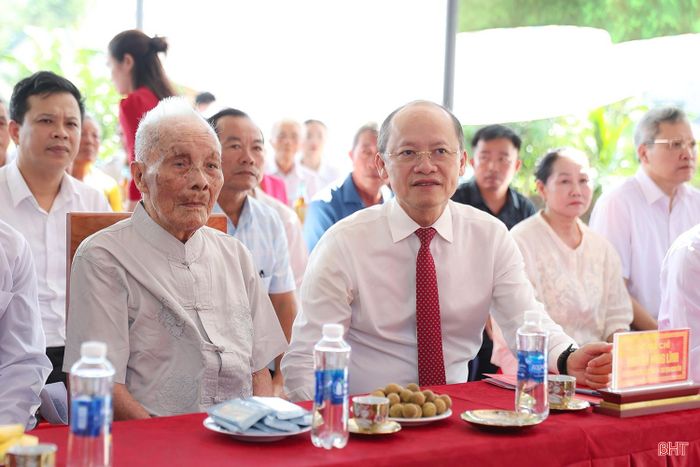Đồng chí Đặng Tưng tham gia hoạt động cách mạng từ tháng 5/1945 và kết nạp Đảng đầu năm 1948.