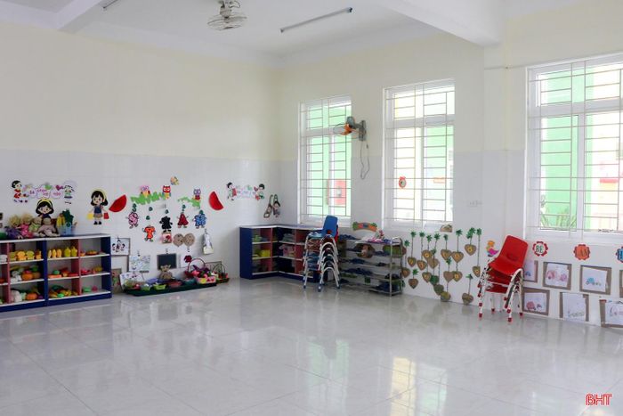 Giám đốc Sở GD&ĐT Hà Tĩnh Bùi Nhân Sâm kiểm tra công tác chuẩn bị cho năm học mới tại Trường Mầm non Xuân Lộc.