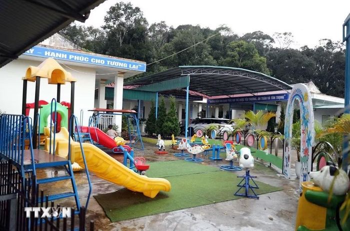 Trường Mầm non Thu Lũm được sáp nhập từ Trường Mầm non Ka Lăng và Trường Mầm non Thu Lũm với đầy đủ cơ sở vật chất. (Ảnh: Quý Trung/TTXVN)