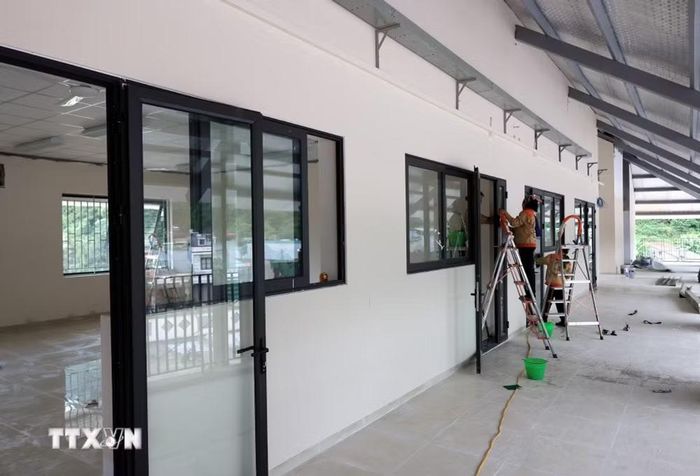 Trường phổ thông nội trú Tiểu học và Trung học Cơ sở Mường Khương có vốn đầu tư 255 tỷ đồng, đáp ứng chỗ học cho 980 học sinh vùng biên giới chuẩn bị khánh thành và đưa vào sử dụng trong năm học mới 2026-2027. (Ảnh: Trần Việt/TTXVN)