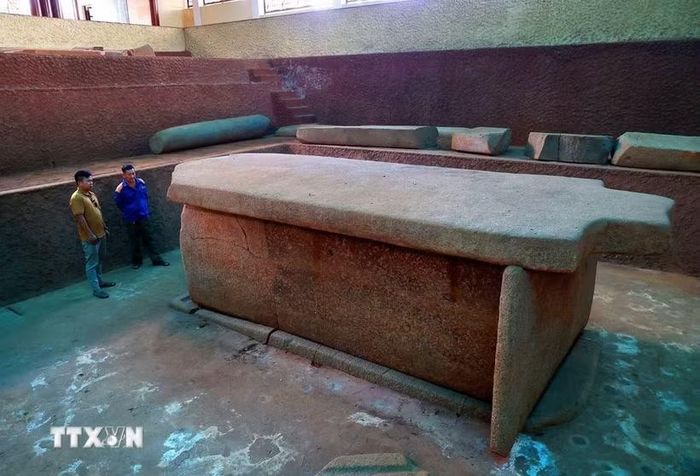 Khu hầm mộ tại Di tích quốc gia đặc biệt Mộ Cự thạch Hàng Gòn. (Ảnh: Hồng Đạt/TTXVN)