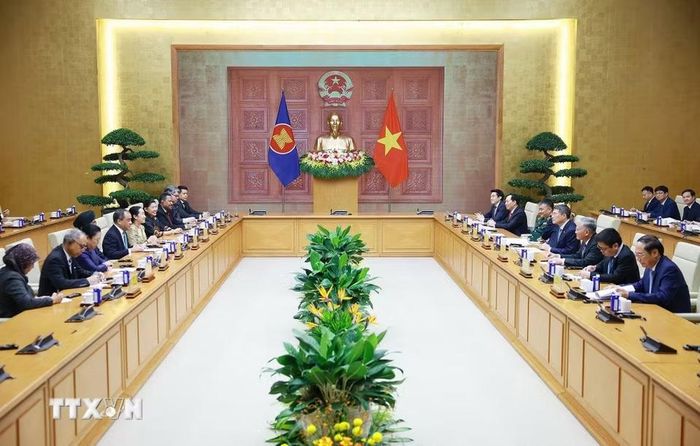 Thủ tướng Lê Minh Hưng tiếp Đại sứ các nước ASEAN tại Việt Nam. (Ảnh: Dương Giang/TTXVN)