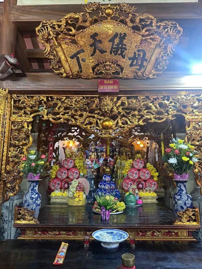 Gian thờ Mẫu tại Đền Quan. (Ảnh: Vietnam+)