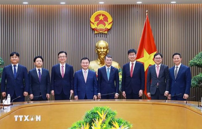 Thủ tướng Lê Minh Hưng tiếp ông Roh Tae Moon, Tổng Giám đốc điều hành Samsung điện tử và các thành viên. (Ảnh: Dương Giang/TTXVN)