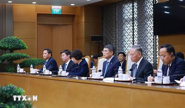 Thủ tướng Lê Minh Hưng tiếp ông Roh Tae Moon, Tổng Giám đốc điều hành Samsung điện tử. (Ảnh: Dương Giang/TTXVN)