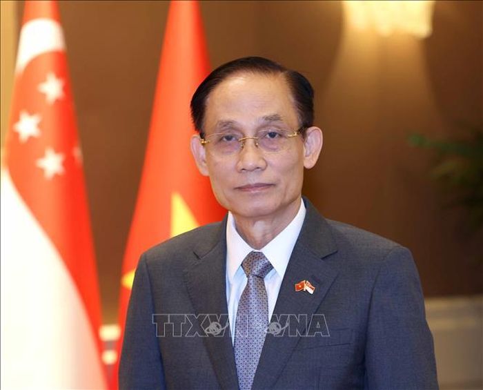 Đồng chí Lê Hoài Trung, Uỷ viên Bộ Chính trị, Bí thư Đảng ủy, Bộ trưởng Bộ Ngoại giao trả lời phỏng vấn báo chí. Ảnh: Phương Hoa/TTXVN