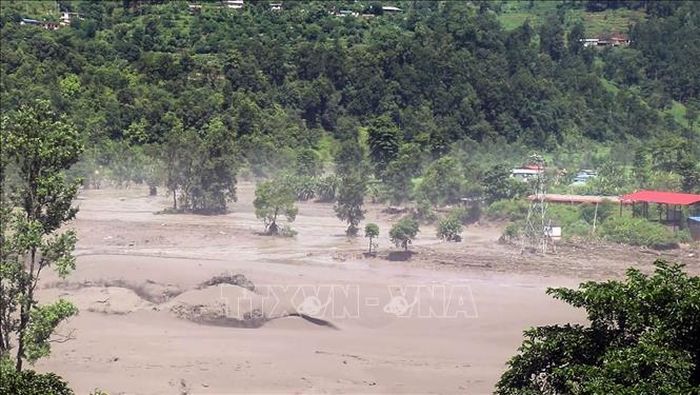Khu vực bị tàn phá do lũ quét cuốn theo bùn đất tại huyện Rasuwa, Nepal ngày 26/8/2026. Ảnh: ANI/TTXVN phát