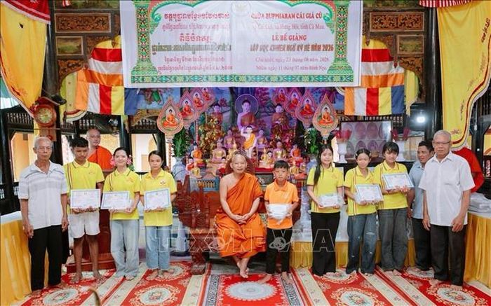 Chùa Buppharam (xã Hưng Hội, tỉnh Cà Mau) tổ chức Lễ bế giảng Lớp học tiếng Khmer trong kỳ nghỉ hè năm 2026. Ảnh: TTXVN phát