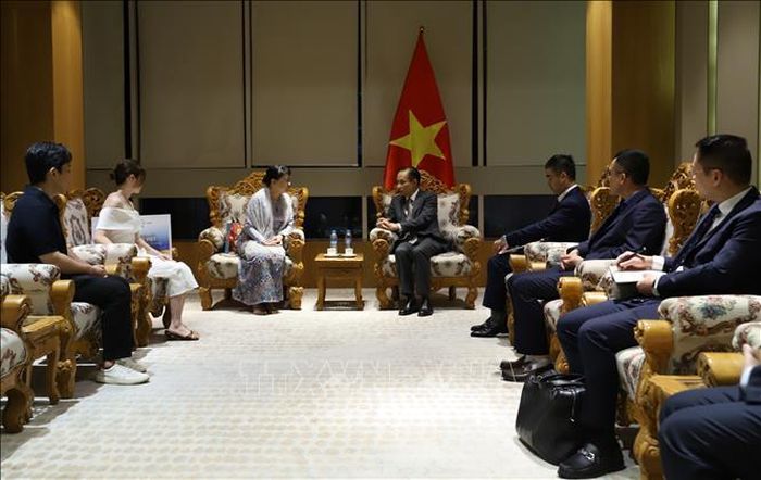 Bộ trưởng Lê Hoài Trung tiếp bà May San See, Hiệu trưởng Trường đại học ngoại ngữ Yangon.