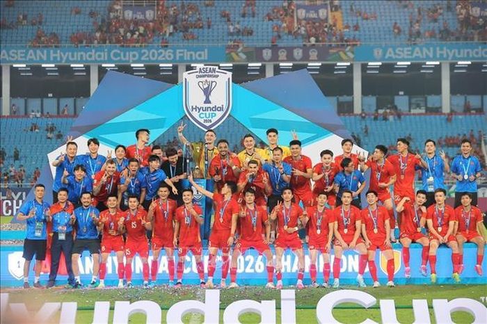 Niềm vui đăng quang vô địch ASEAN Cup lần thứ hai liên tiếp của các tuyển thủ Việt Nam. Ảnh: Minh Quyết/TTXVN