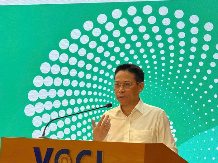 Ông Đào Trung Chính, Cục trưởng Cục Quản lý đất đai (Bộ Nông nghiệp và Môi trường) phát biểu tại hội thảo.