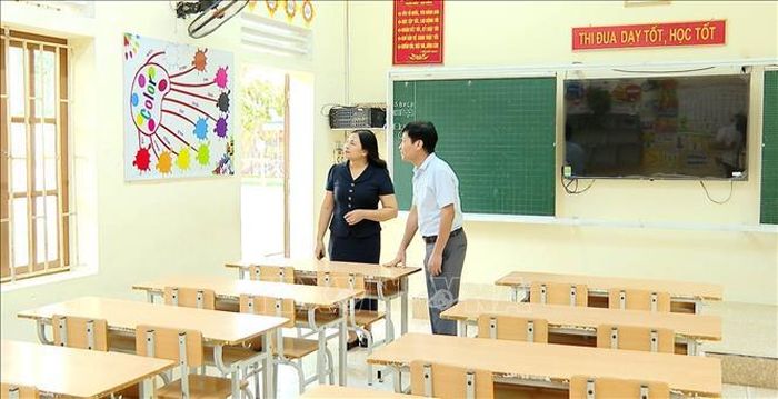 Các trường học tại tỉnh Ninh Bình khẩn trương dọn dẹp, chuẩn bị các điều kiện về trường lớp sẵn sàng cho năm học mới.