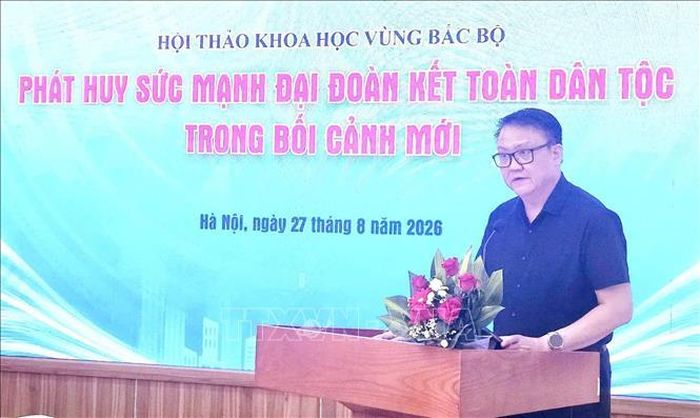 Ông Lê Cao Thắng, Phó Viện trưởng Thường trực Viện Đào tạo, Bồi dưỡng cán bộ và nghiên cứu khoa học, Viện trưởng Viện Chiến lược và Chính sách Mặt trận phát biểu đề dẫn hội thảo.