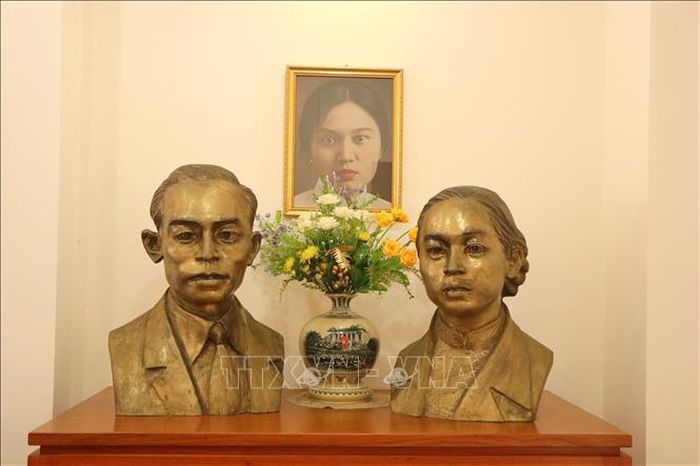 Những hình ảnh của đồng chí Nguyễn Thị Minh Khai, nguyên Bí thư Thành ủy Sài Gòn - Chợ Lớn và đồng chí Lê Hồng Phong tại nhà con gái bà Lê Nguyễn Hồng Minh.