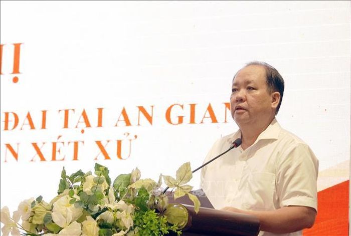 Phó Chủ tịch Thường trực UBND tỉnh An Giang Nguyễn Thanh Phong phát biểu tại Hội nghị.