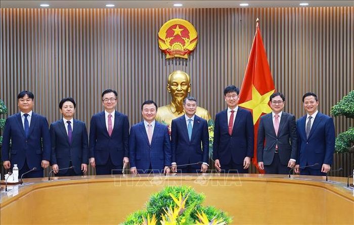 Thủ tướng Lê Minh Hưng tiếp ông Roh Tae Moon, Tổng Giám đốc điều hành Samsung điện tử và các thành viên. Ảnh: Dương Giang/TTXVN