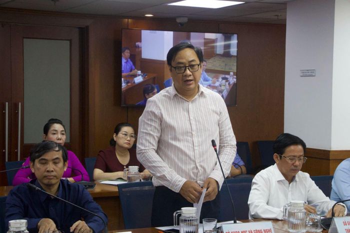 Ông Lý Minh Tuân, Trưởng phòng Kinh tế số - Xã hội số, Sở Khoa học và Công nghệ TP Hồ Chí Minh trả lời các câu hỏi của báo chí chiều 27/8.