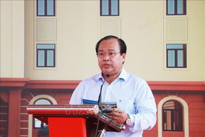 Phó Chủ tịch UBND tỉnh Cà Mau Nguyễn Minh Luân phát biểu tại lễ khởi công dự án.