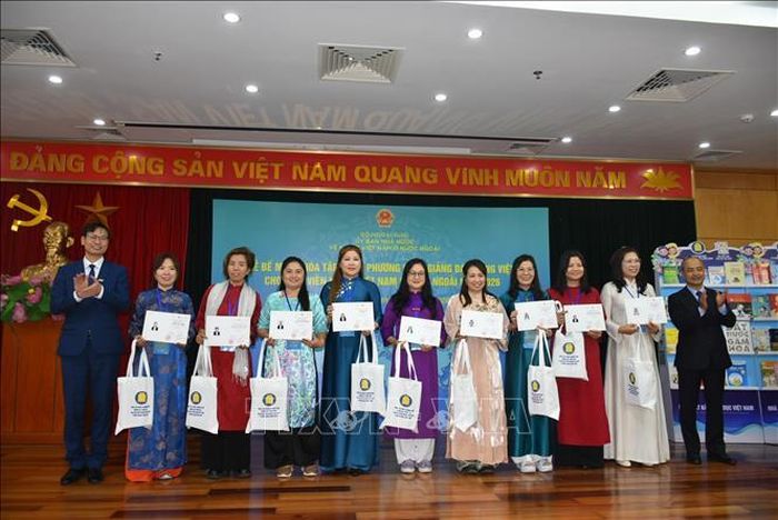 Các giáo viên kiều bào tham gia khoá tập huấn phương pháp giảng dạy tiếng Việt năm 2026. Ảnh: TTXVN phát