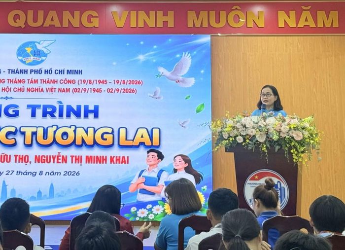 Bà Võ Xuân Danh, Chủ tịch Ủy ban MTTQ Việt Nam phường Hạnh Thông phát biểu tại chương trình.