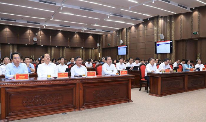 Lãnh đạo TP Hà Nội dự hội nghị tập huấn chuyên đề về ứng dụng trí tuệ nhân tạo và phát triển kinh tế số.