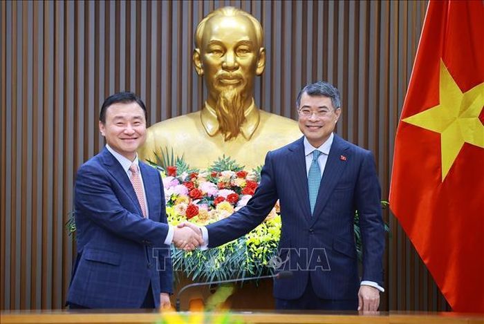 Thủ tướng Lê Minh Hưng tiếp ông Roh Tae Moon, Tổng Giám đốc điều hành Samsung điện tử. Ảnh: Dương Giang/TTXVN