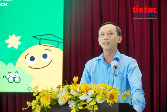 Ông Cao Văn Tuấn, Chủ tịch Công đoàn Công ty TNHH MTV Môi trường đô thị TP Hồ Chí Minh, phát biểu tại chương trình.