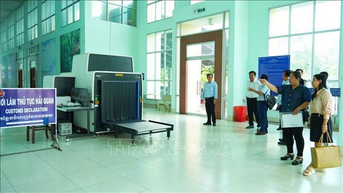 Khu vực làm thủ tục, kiểm soát tại Cửa khẩu quốc tế Bình Hiệp.