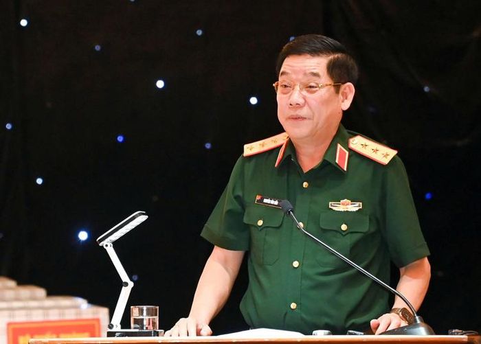 Thượng tướng Nguyễn Văn Gấu, Thứ trưởng Bộ Quốc phòng, phát biểu tại Hội nghị.