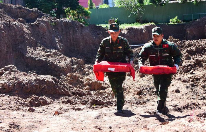 Sau khi được tìm thấy, hài cốt liệt sĩ được đưa về phòng lưu mẫu để thực hiện các bước lấy mẫu phục vụ giám định, xác định danh tính.