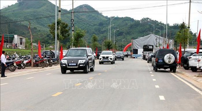 Lễ thông xe kỹ thuật tuyến đường từ Khu du lịch suối khoáng Mỹ Lâm đến Quốc lộ 2D, kết nối với đường cao tốc Tuyên Quang - Phú Thọ. Ảnh: Quang Cường/TTXVN