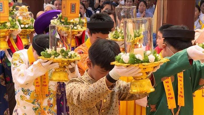 Nghi thức dâng Lục cúng tại Đại lễ Vu lan - Báo hiếu PL.2570. Ảnh: Xuân Tú/PV TTXVN tại Lào