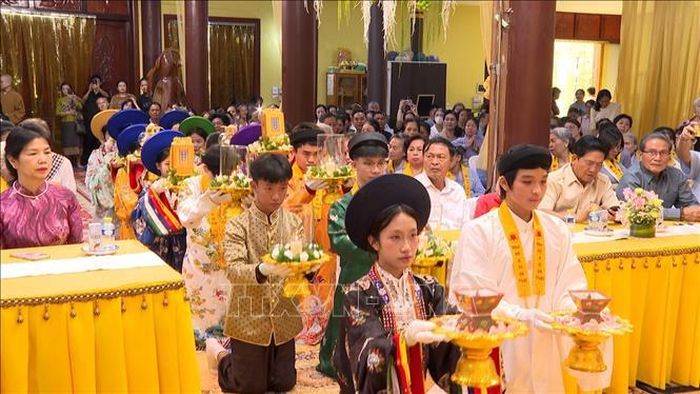 Nghi thức dâng Lục cúng tại Đại lễ Vu lan - Báo hiếu PL.2570. Ảnh: Xuân Tú.PV TTXVN tại Lào